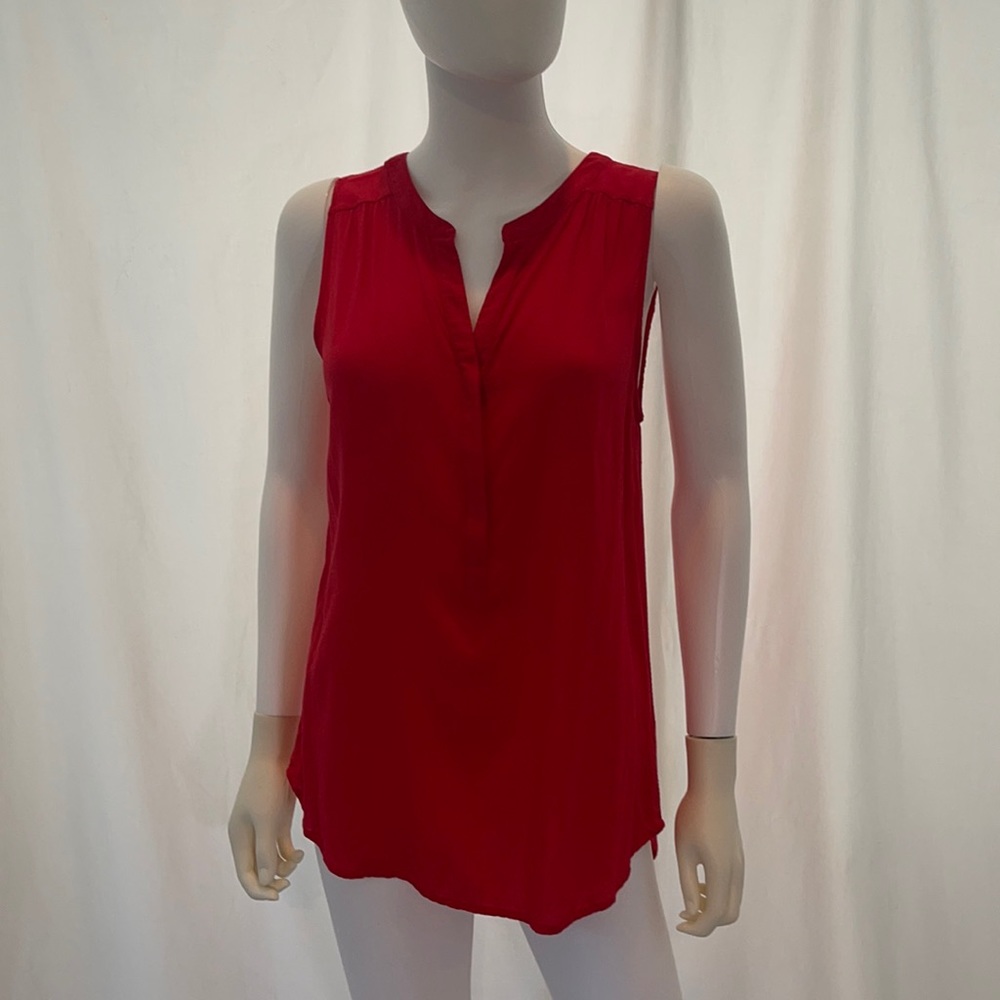 Red market and spruce cap sleeve top